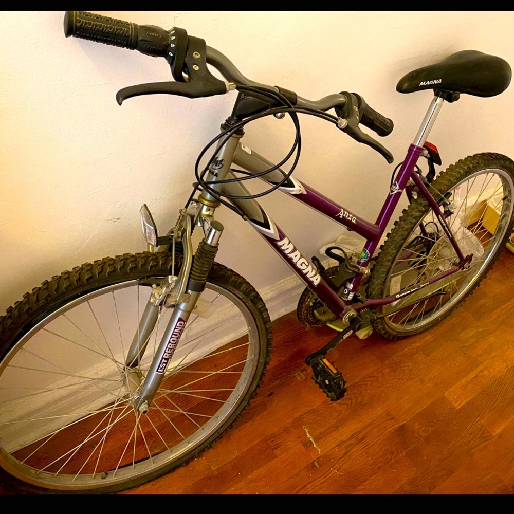Women’s Hybrid Bike